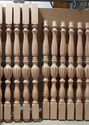 Lépcsőkorlát köztes oszlop gyönyörű díszítő marással, két féle kivitelben, SI01